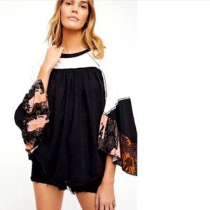 FREE PEOPLE We The Free Friday Fever Top Sz M Black & White 112A